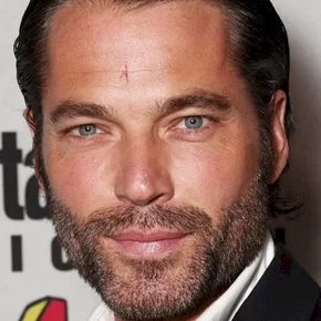 Photo star : Tim Rozon