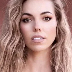 Photo star :  Courtney Blythe Turk