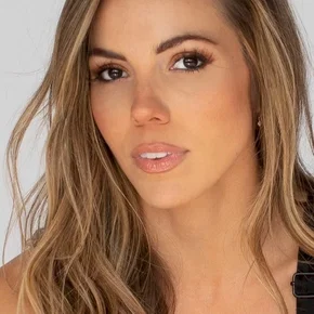 Photo star :  Courtney Blythe Turk