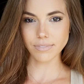 Photo star :  Courtney Blythe Turk