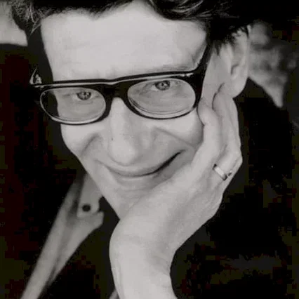  Yves Saint-Laurent