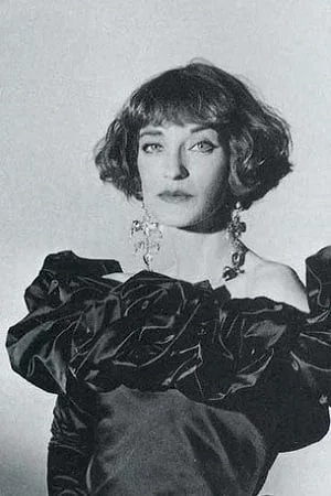  Loulou de la Falaise photo