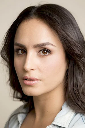  Fernanda Urrejola