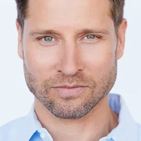 Photo star : Damon Runyan