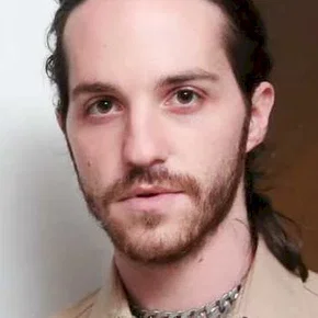 Photo star :  Eli Russell Linnetz