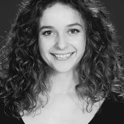  Julia Sawalha