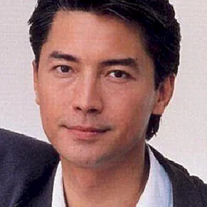 Photo star : John Lone