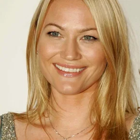 Photo star :  Sarah Wynter