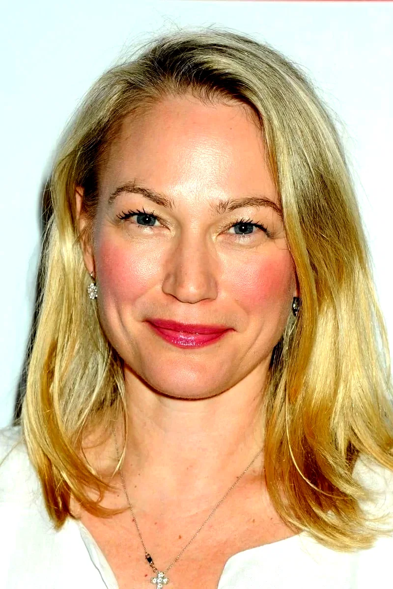  Sarah Wynter