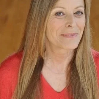  Carmen Ferland
