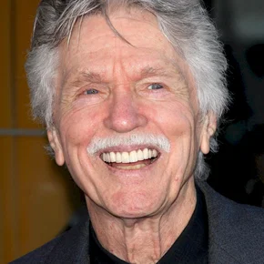 Photo star : Tom Skerritt