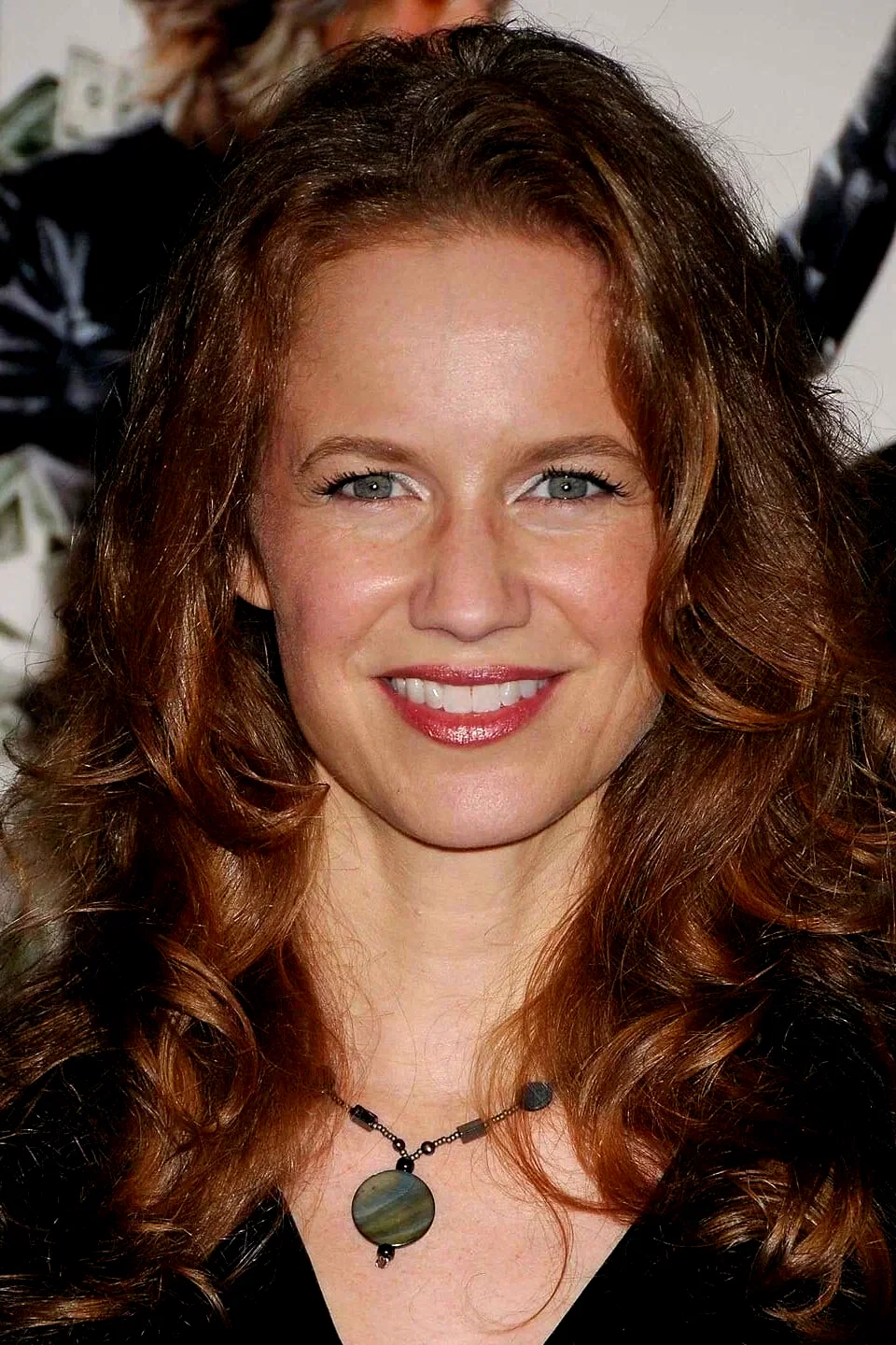 Laura Cayouette