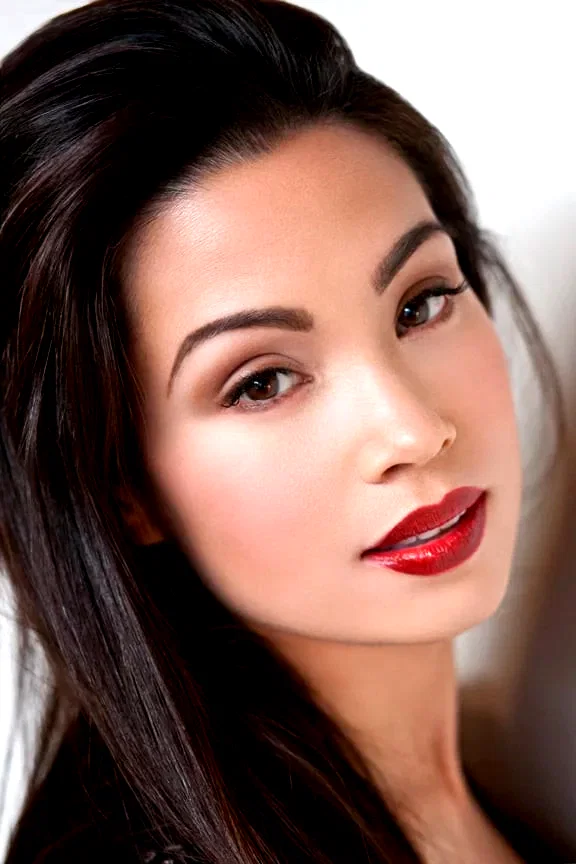  Natalie Mendoza