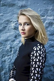  Eliza Bennett