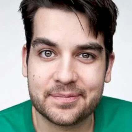 Piotr Michael