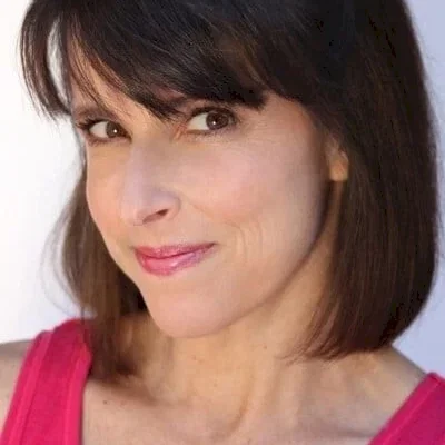  Lara Jill Miller