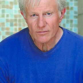 Photo star : Raymond J. Barry