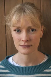  Claire Skinner