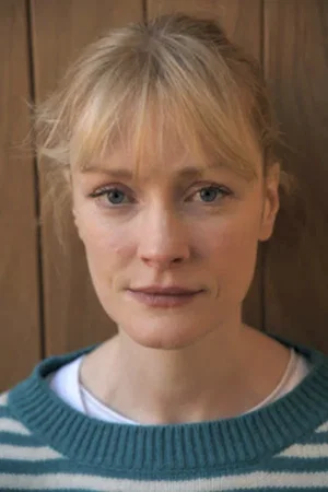 Claire Skinner