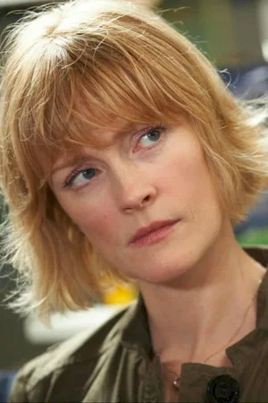  Claire Skinner