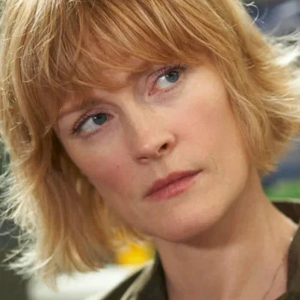  Claire Skinner