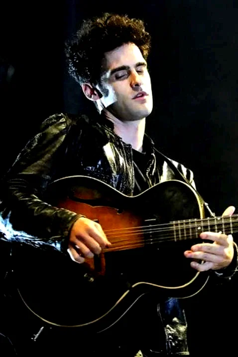  Robert Levon Been