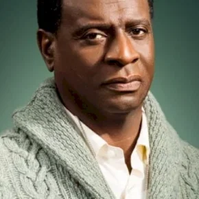 Photo star : Afemo Omilami