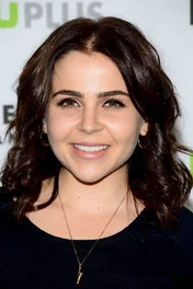  Mae Whitman