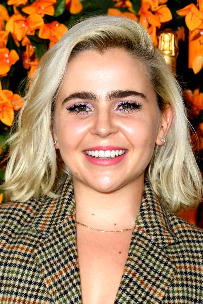  Mae Whitman