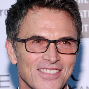 Photo star : Tim Daly