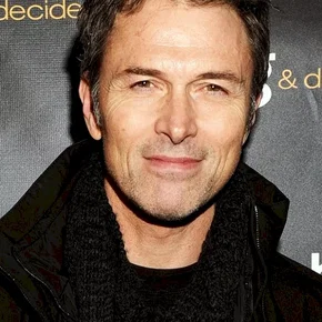 Photo star : Tim Daly