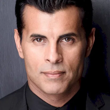  Ricardo Molina