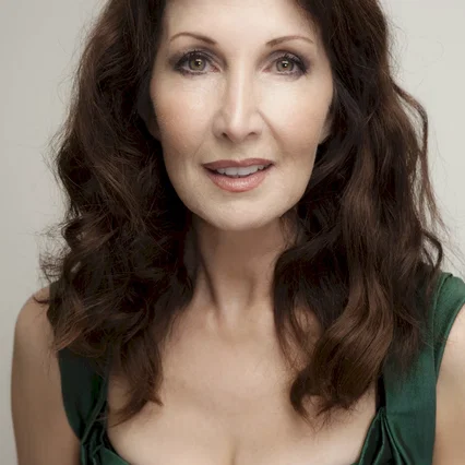  Joanna Gleason