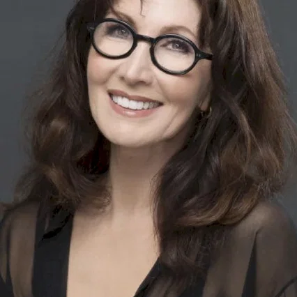  Joanna Gleason