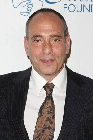 Nestor Serrano photo