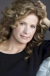 Nancy Travis