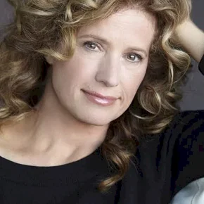 Photo star :  Nancy Travis