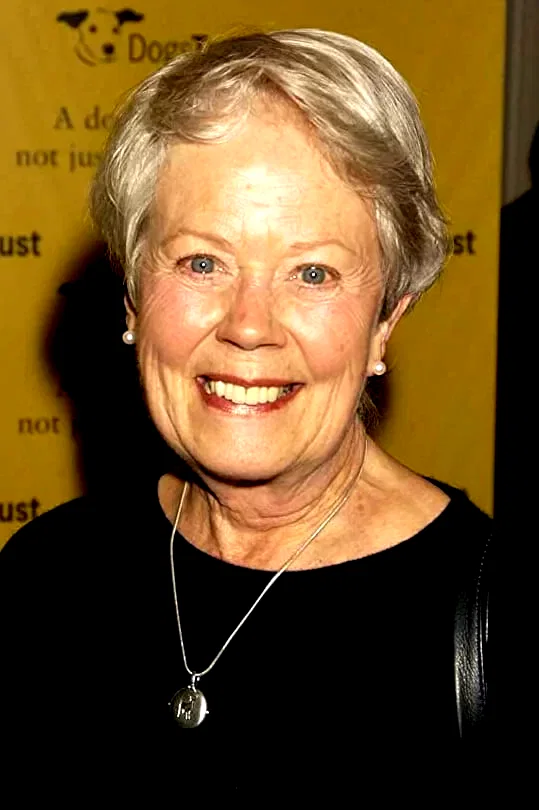 Annette Crosbie