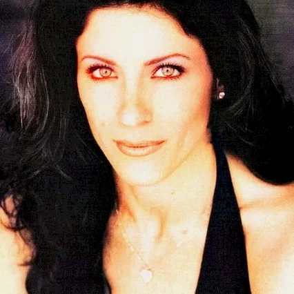  Julie Lott