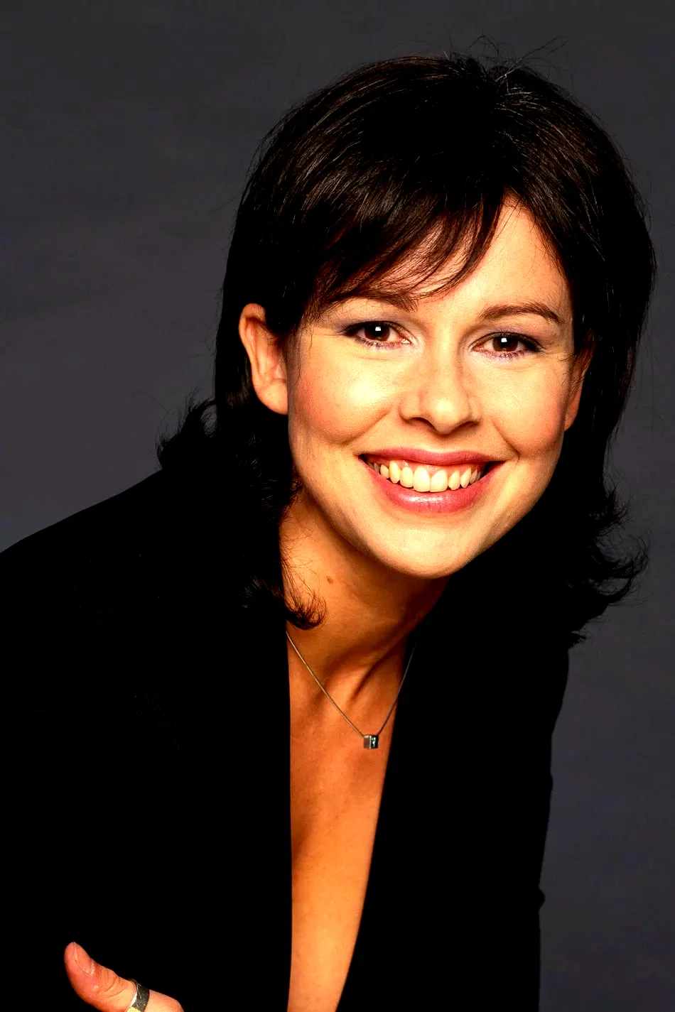  Julie Graham