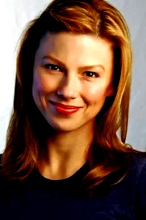  Robyn Moore