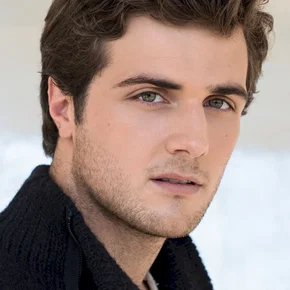 Photo star : Beau Mirchoff