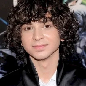 Photo star : Adam G. Sevani