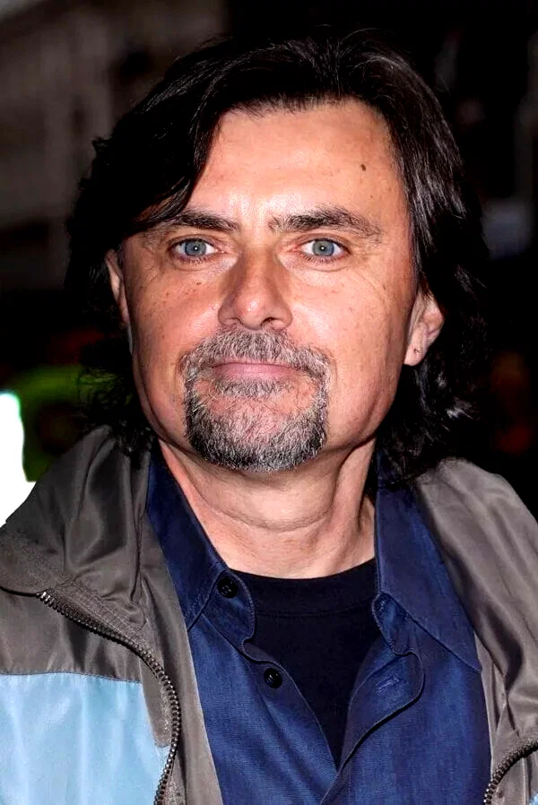  Gábor Csupó