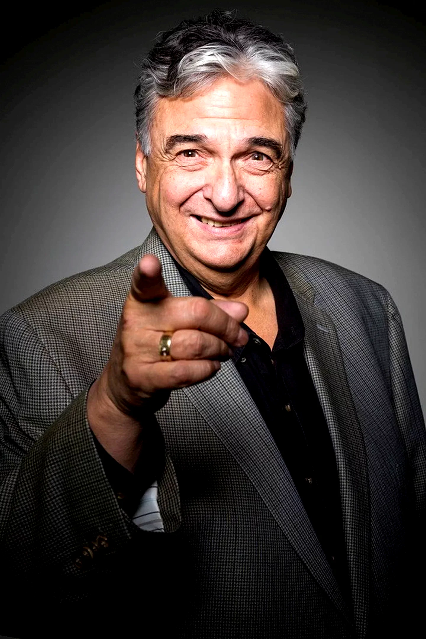  Gregory Nava