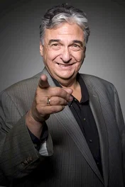 Gregory Nava