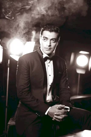 Alyy Khan photo