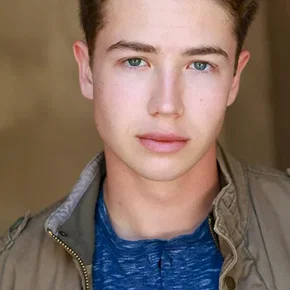 Photo star : Garrett Ryan