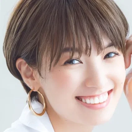  Akina Minami