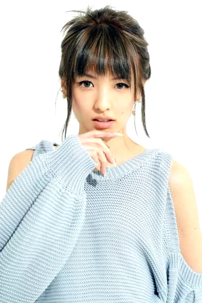  Akina Minami